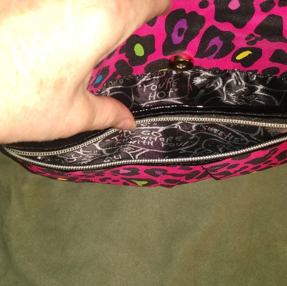 Betsey Johnson Crossbody Bag Fuscha Leopard Print NWOT Lots Of Storage Hot Pink - Picture 4 of 11